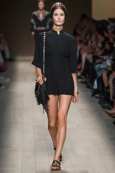 Look 10